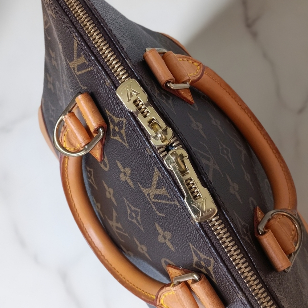 Louis Vuitton ✨️ Vintage Monogram Alma PM Handbag - Picture 11 of 16